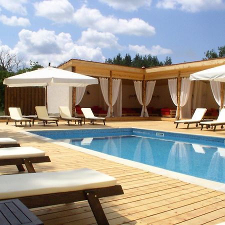 Hotel Par Avion Априлці Екстер'єр фото