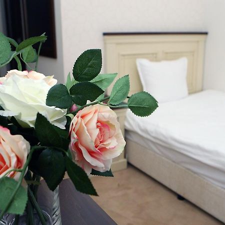 Hotel Par Avion Априлці Екстер'єр фото