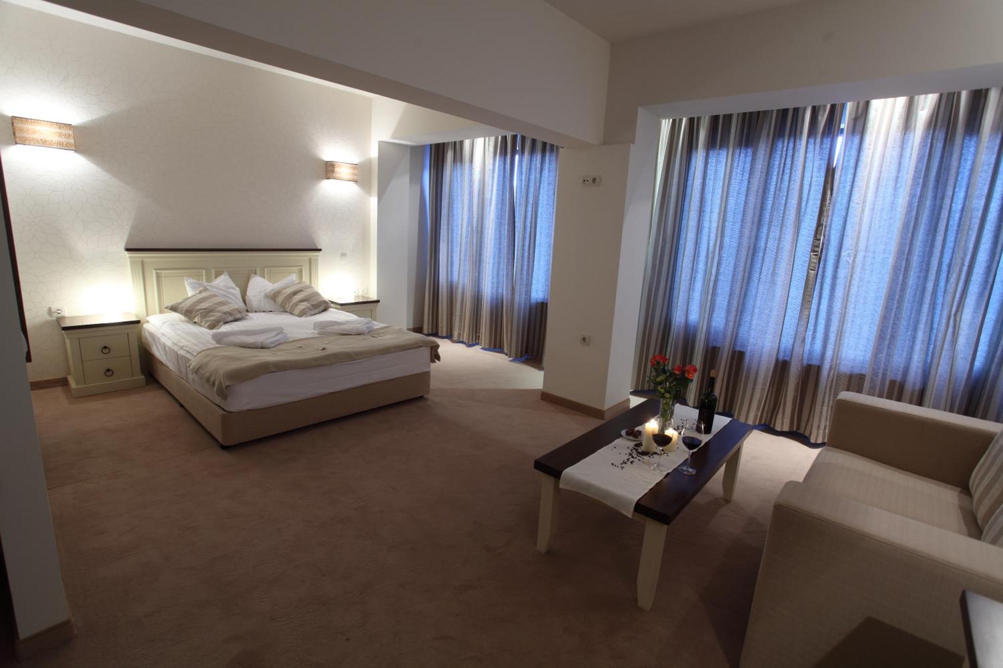 Hotel Par Avion Априлці Екстер'єр фото