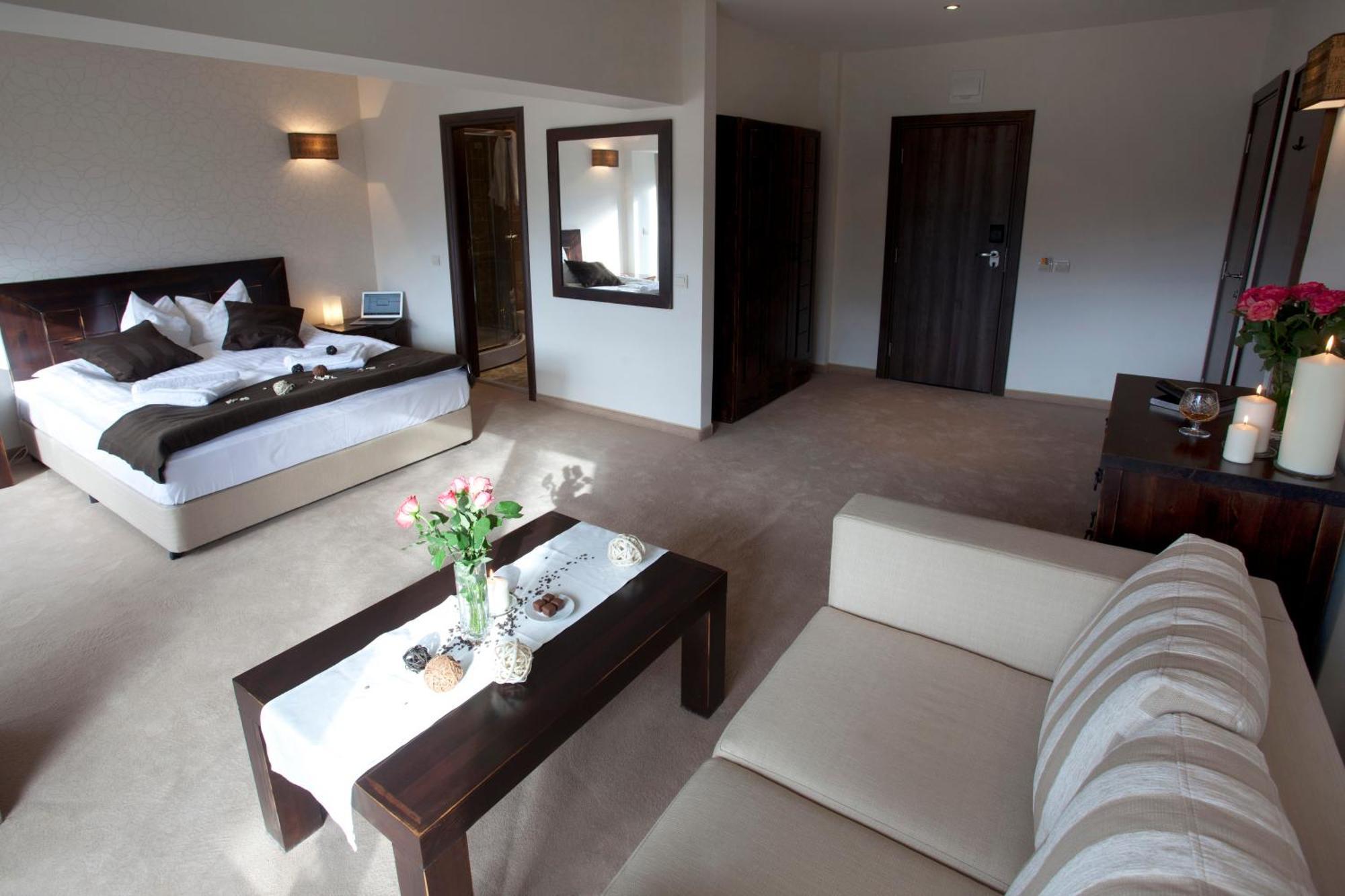 Hotel Par Avion Априлці Екстер'єр фото