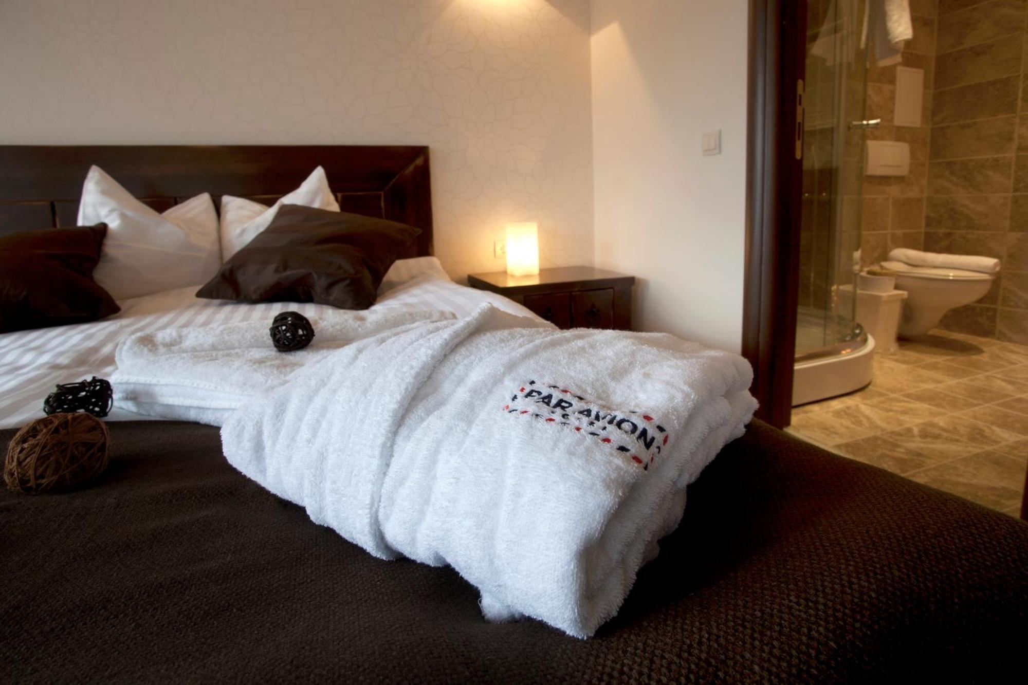 Hotel Par Avion Априлці Екстер'єр фото