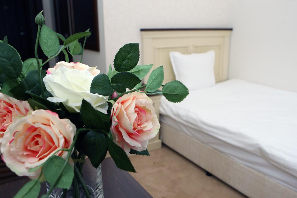 Hotel Par Avion Априлці Екстер'єр фото